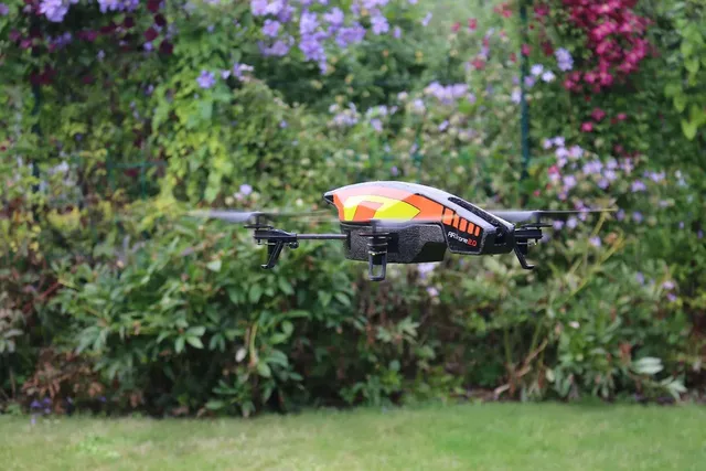 51uALNs4VQL Parrot AR Drone Quadricopter, 2.0 Elite Edition, 720p